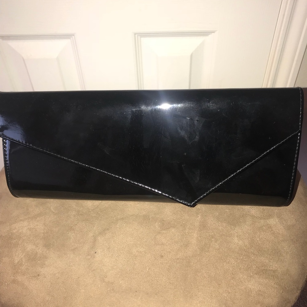 Selling a CHI CLUTCH.